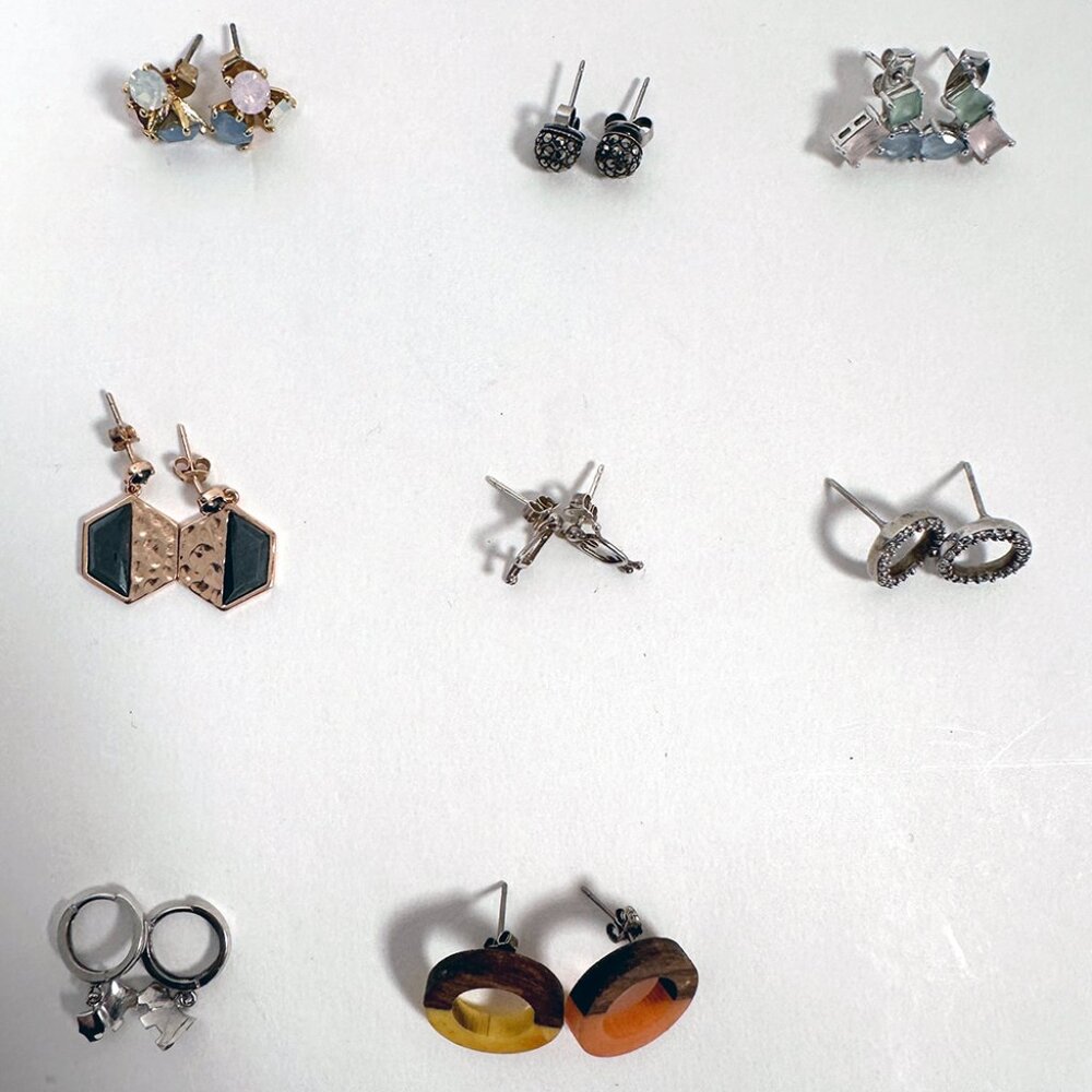 8 Pieces Stud Earrings with earring tray
